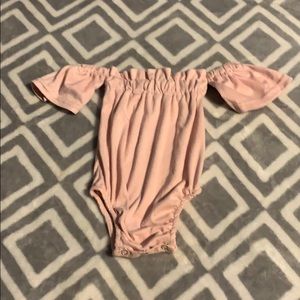 🌻4for$20🌸Boutique 3-6m off the shoulder GUC